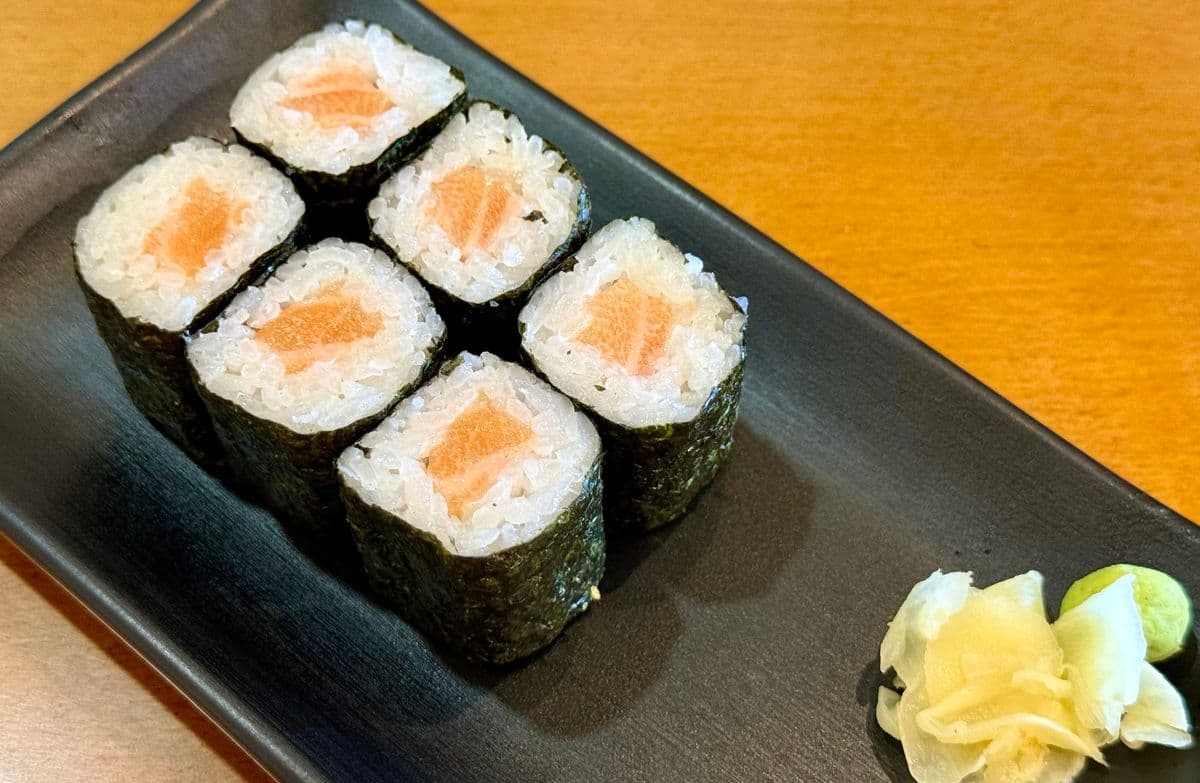 Salmon Maki (6 pcs)