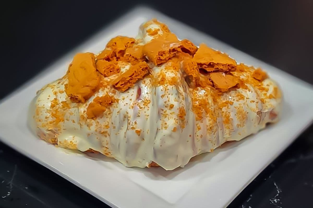 Lotus Croissant