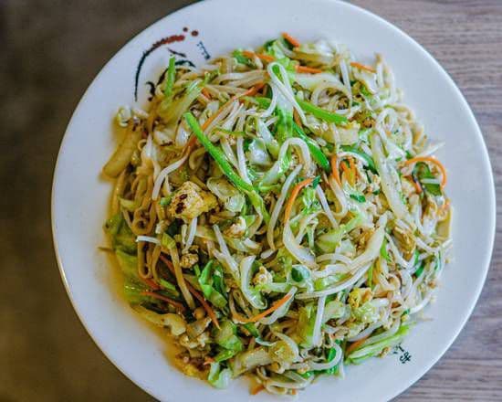 Fried Cold Noodle with Vegetable and Egg 素炒凉皮 (有鸡蛋 )
