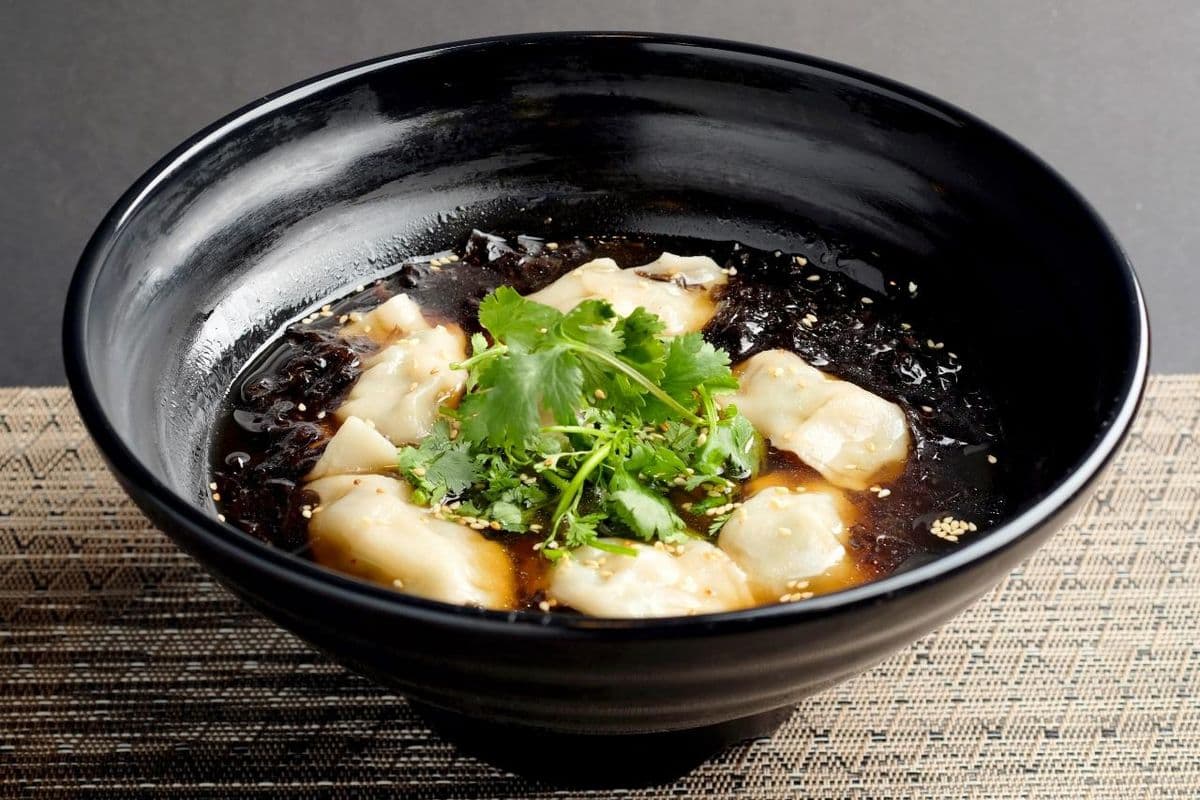 Pork & Chives Dumplings in Hot & Sour Soup 酸汤猪肉韭菜饺	(10)