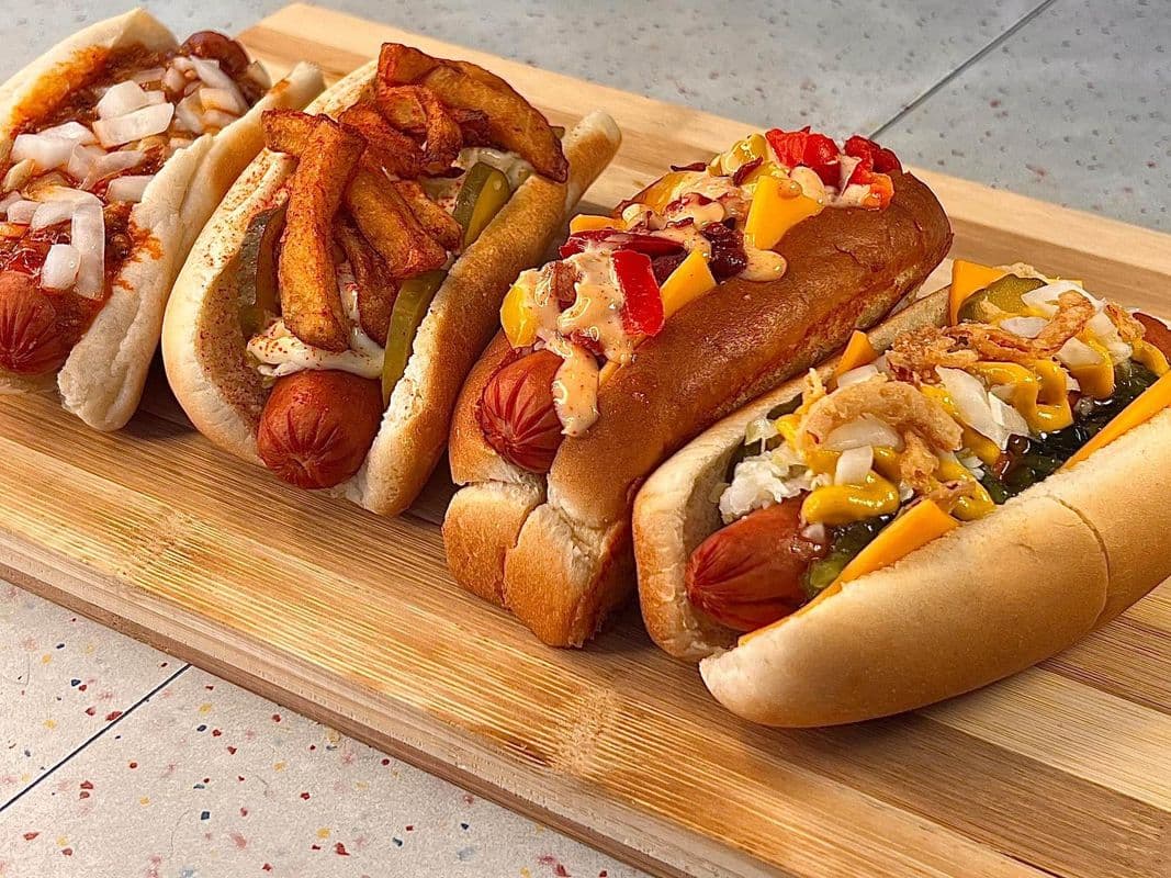 Trio 2 Hot-Dogs Boeuf et Porc(Grillés) / 2 Hot-Dogs Beef & Porc (Toasté)