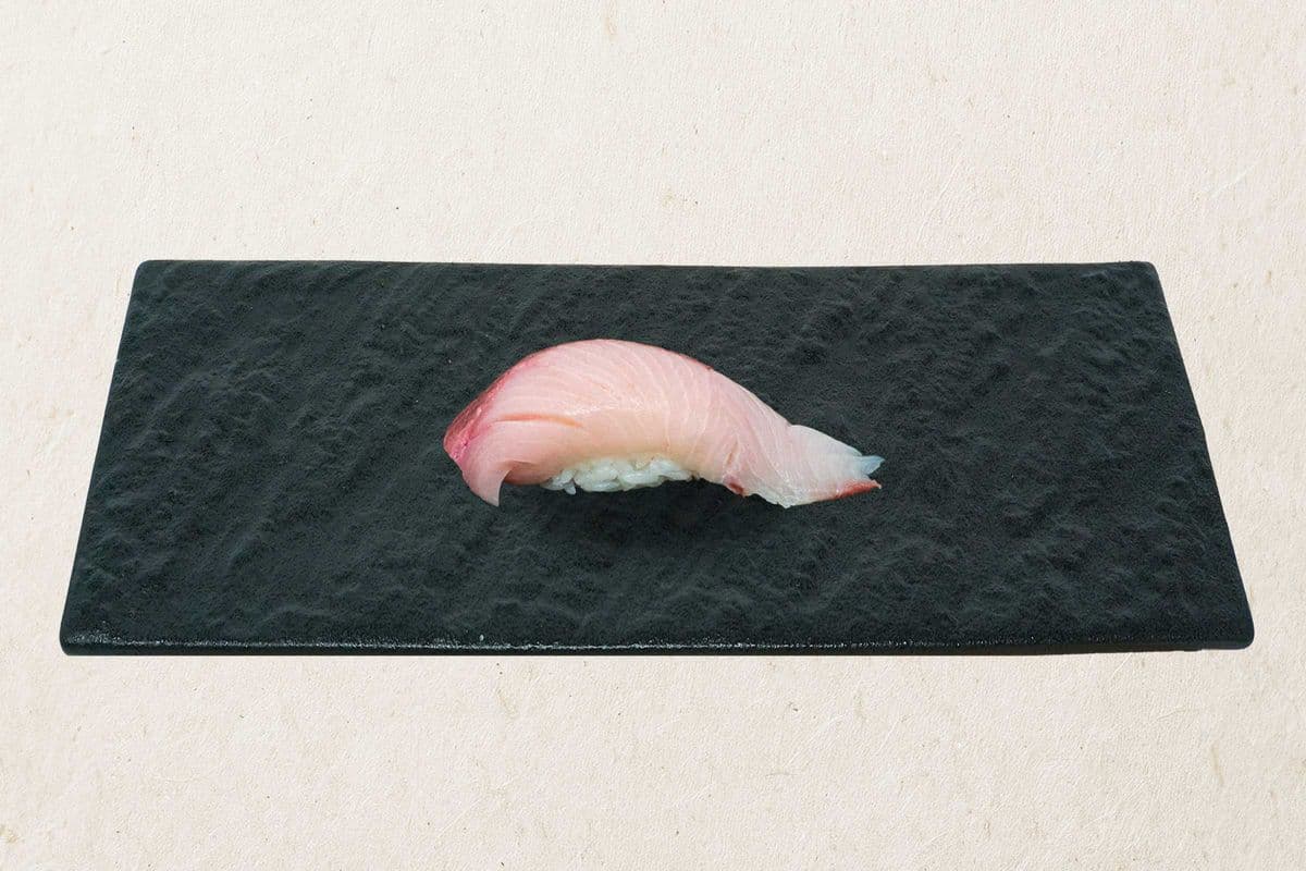 Hamachi Sushi (1 pc)