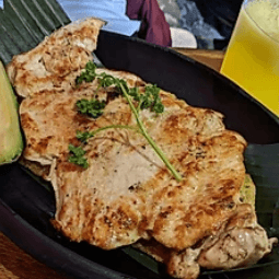 Toston with Grilled Chicken Breast - Pechuga De Pollo