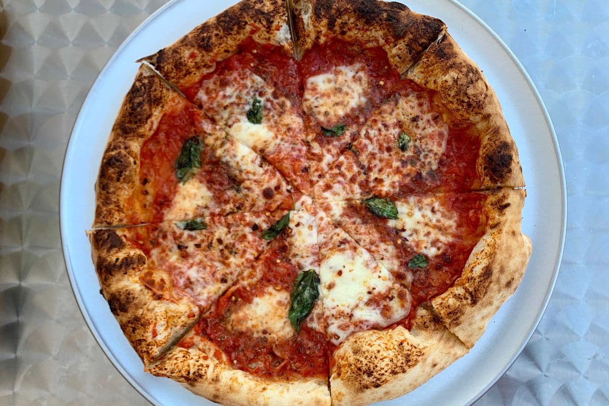 14" Large Famous Margherita Pizza