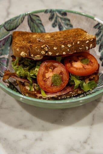 BLT / BLT