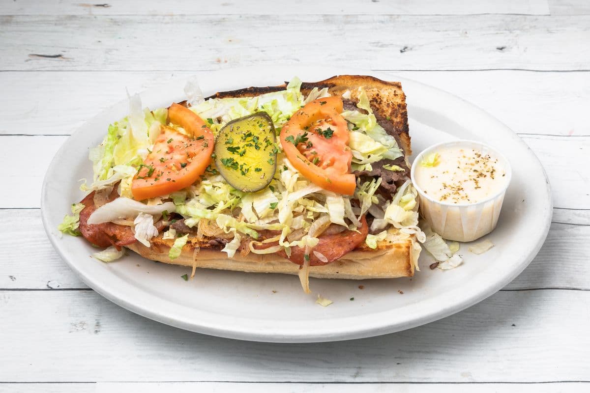 Sous-marin 7" au pepperoni, steak et fromage / 7" Pepperoni, Steak, and Cheese Submarine
