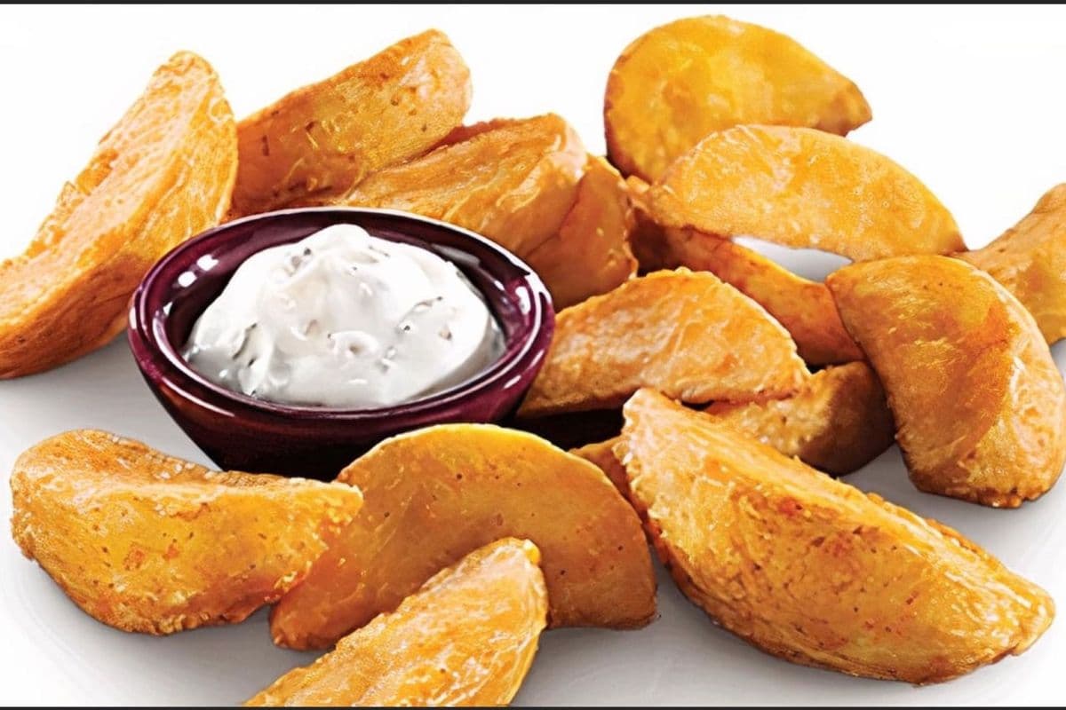 Spicy Potato Wedges (845 Cal)