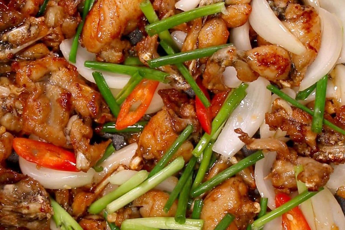 Fried frog with butter (Ếch chiên bơ)