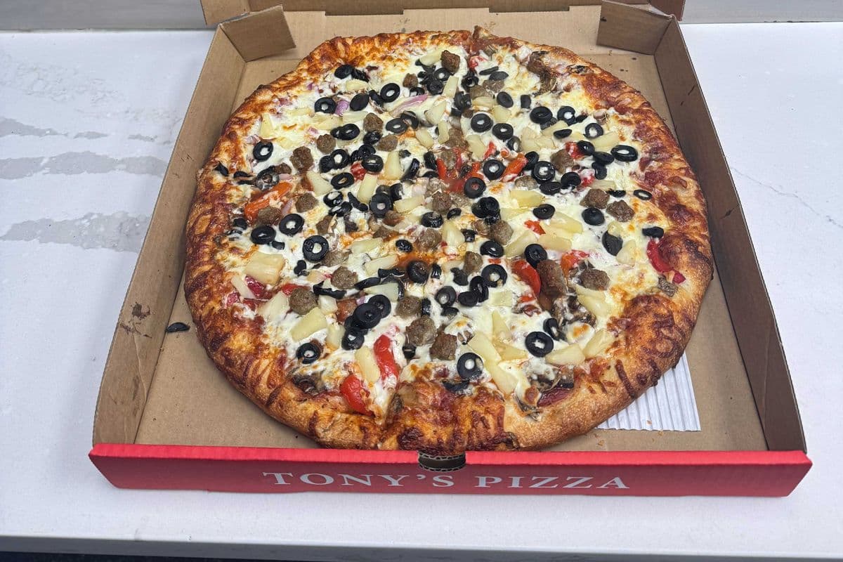 15" Large Cecilian Pizza