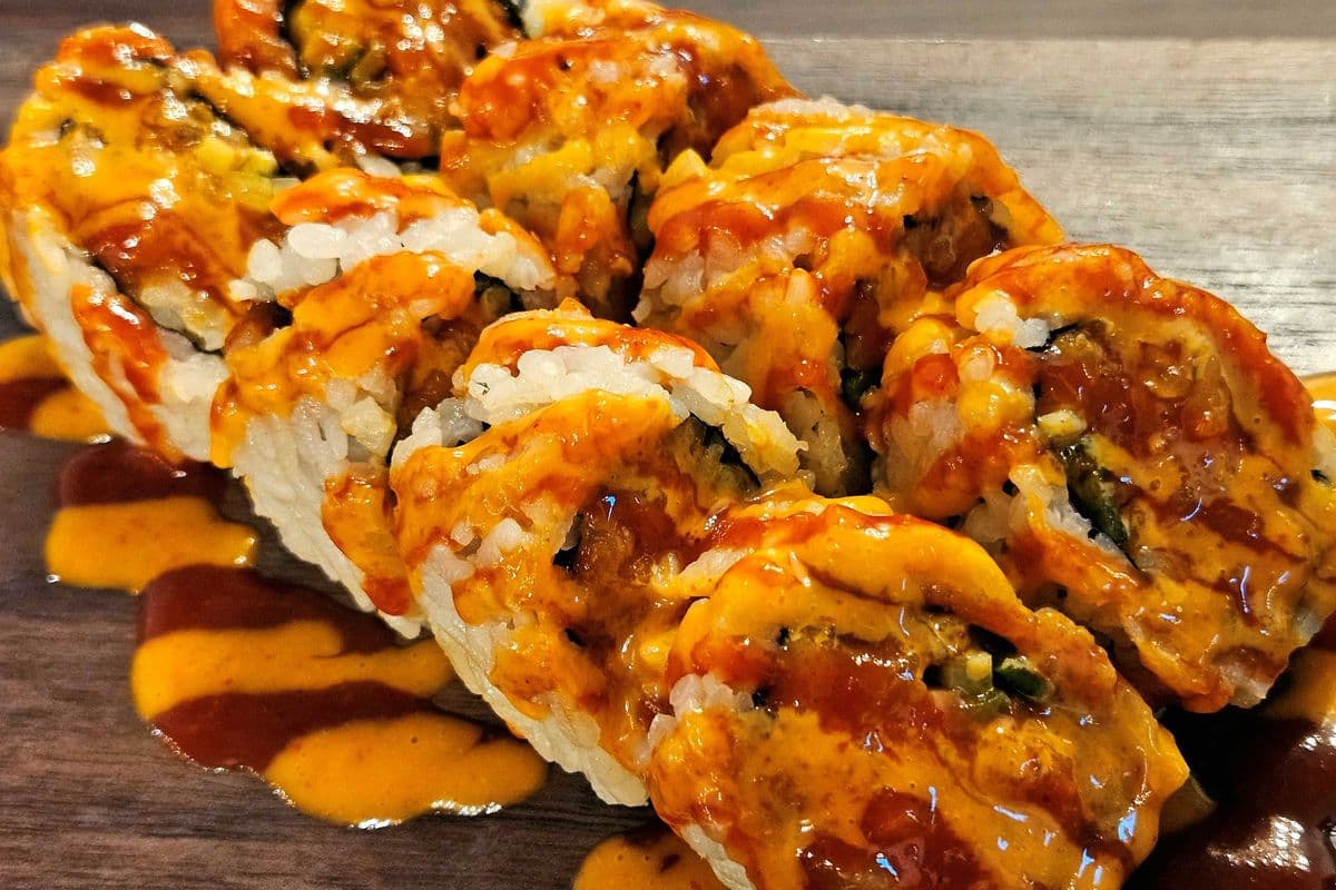 Spicy Salmon Roll (8pcs)
