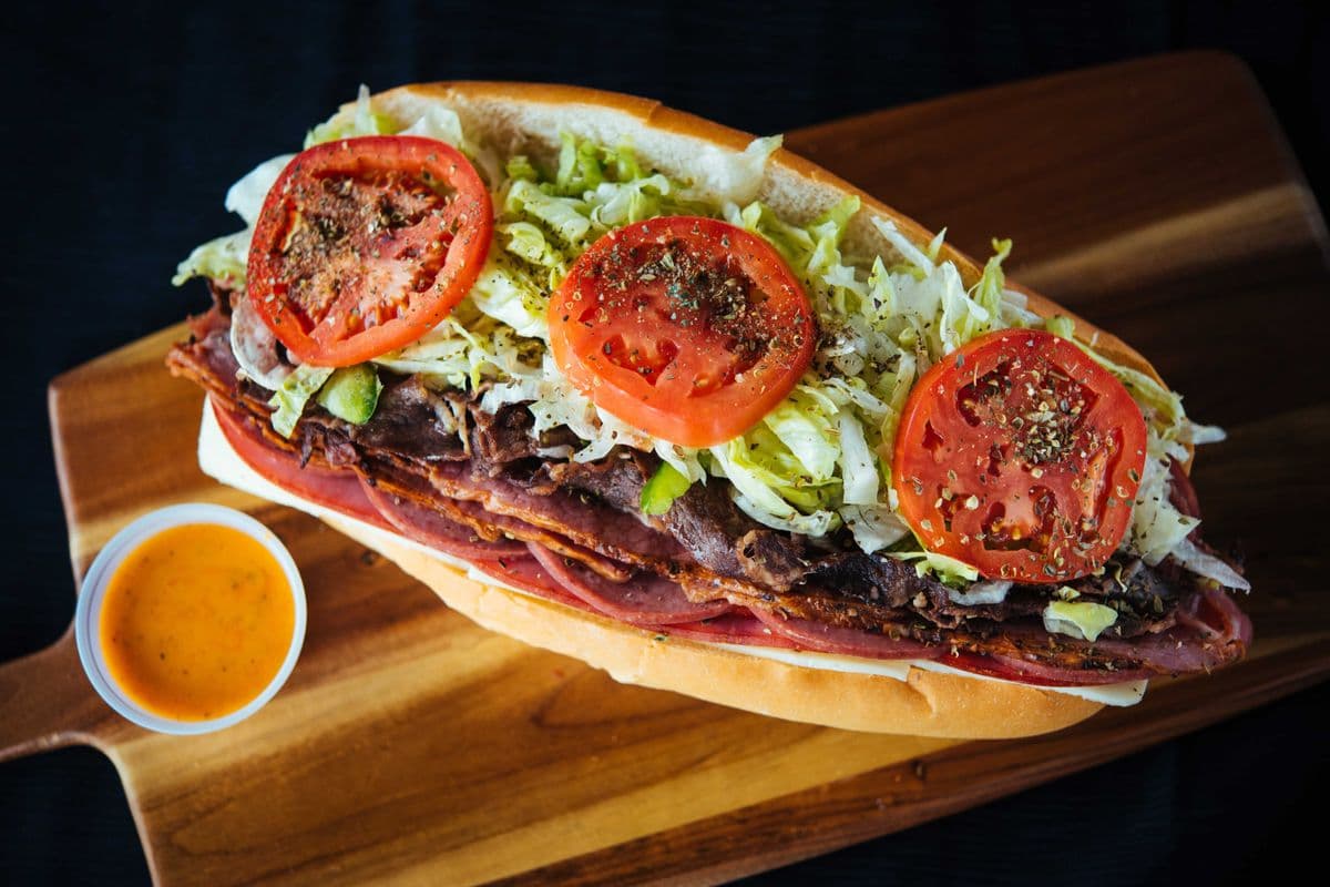 No. 12 - Grand sous-marin 14" charcuterie / Large 14" Deli Meat Submarine