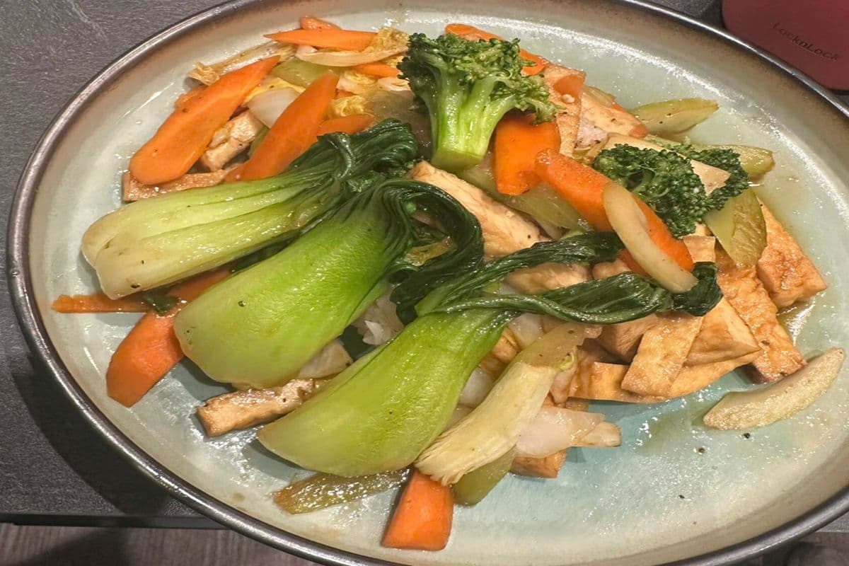 Stir-Fried Vegetables with Steam Rice