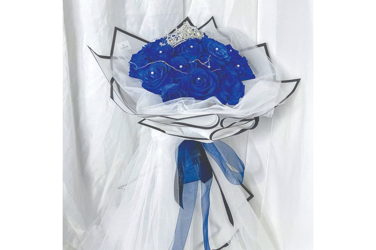 Classic Blue Roses Round Bouquet