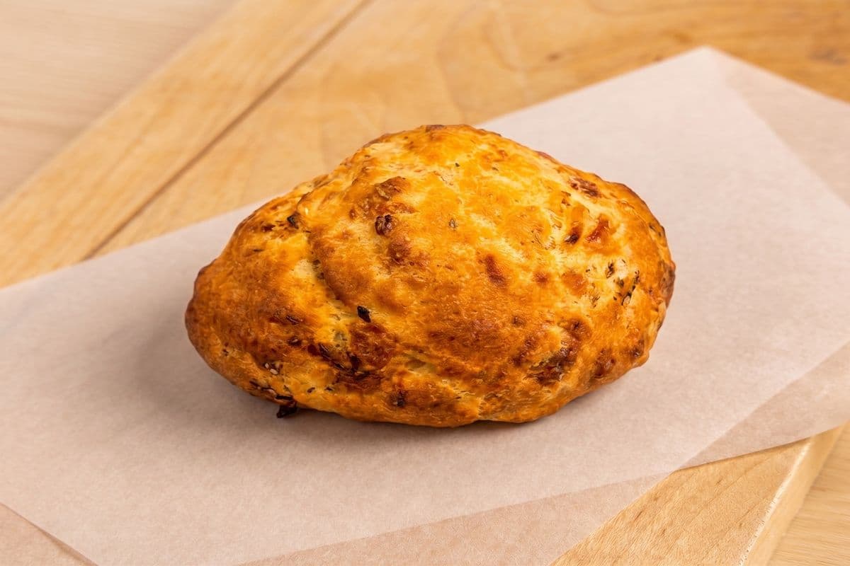 CARAMELIZED ONION & PARMESAN BISCUIT