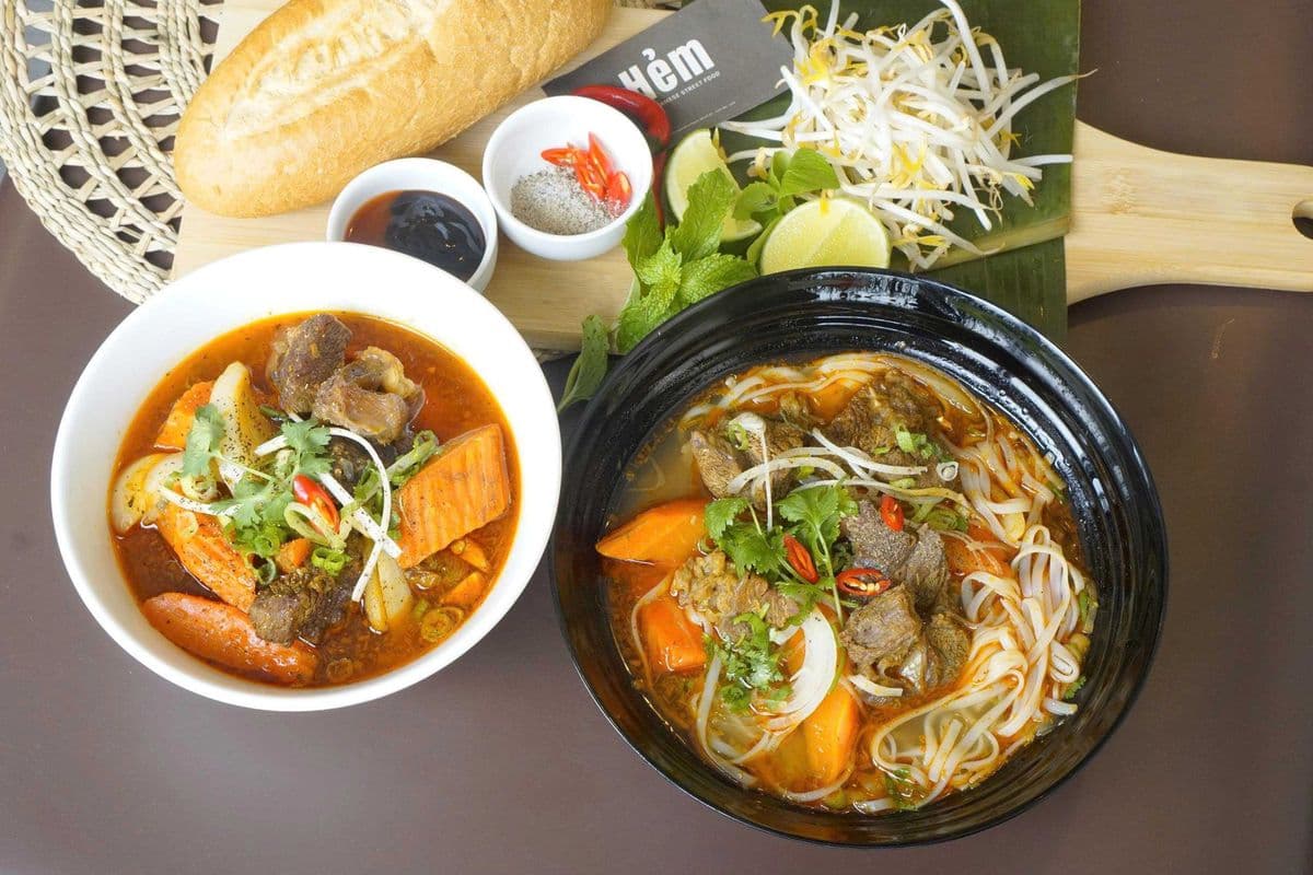 S7. Vietnamese Beef Stew (Bread or Noodle) / Bò Kho (Bánh mì / Phở)