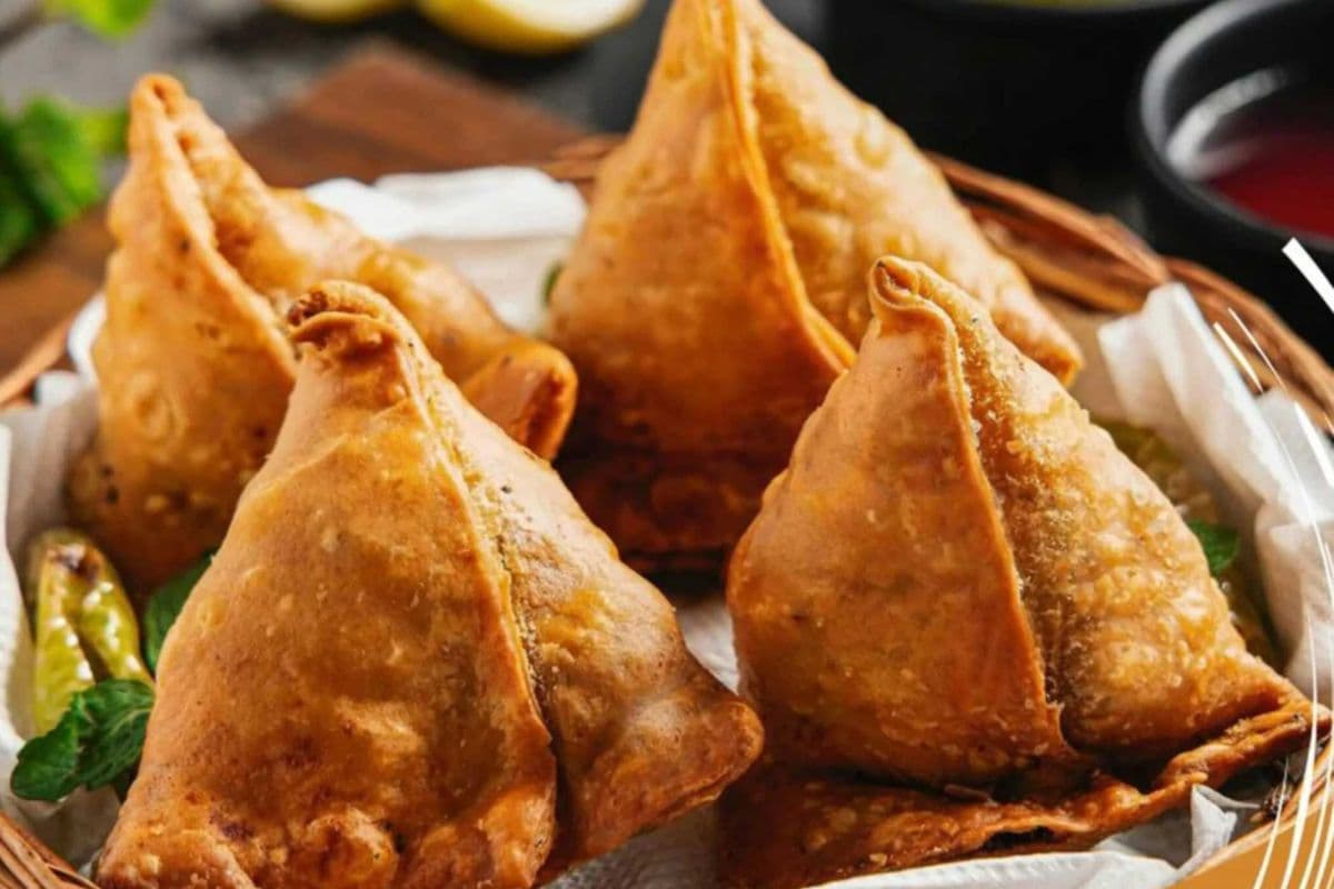 Veg. Aloo Samosa (2 pcs)