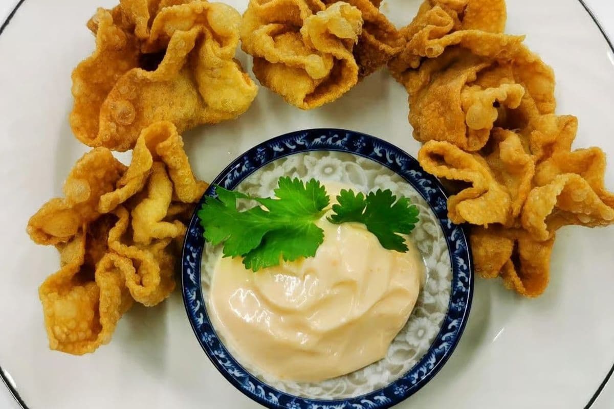 # 8 Wonton Frits / Fried Wonton