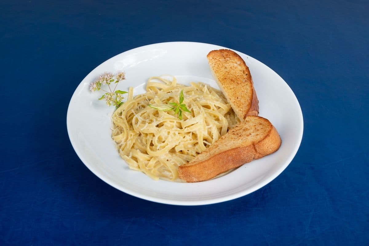 Fettuccine Alfredo