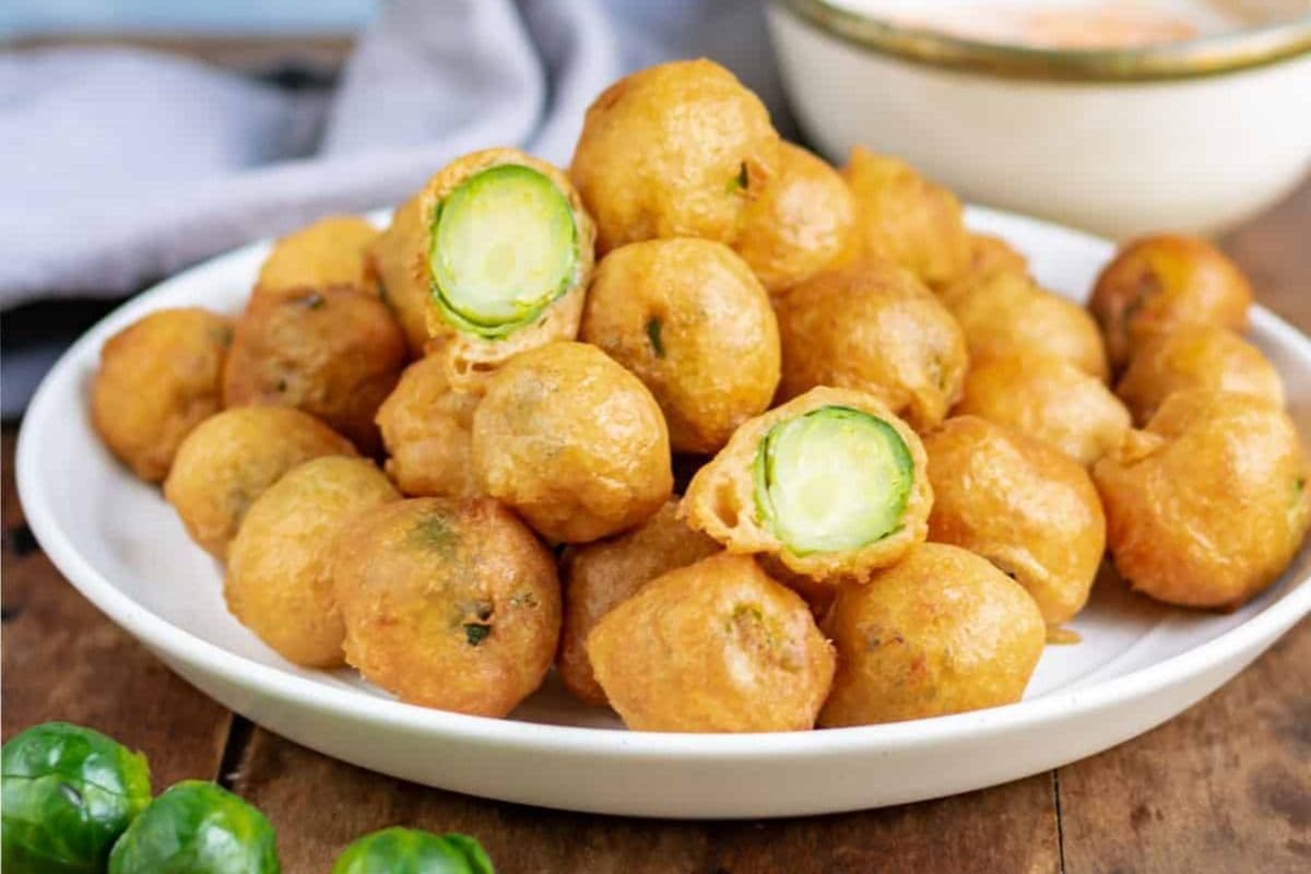 Bouchées de choux de bruxelles panées / Battered Brussel Sprout Bites