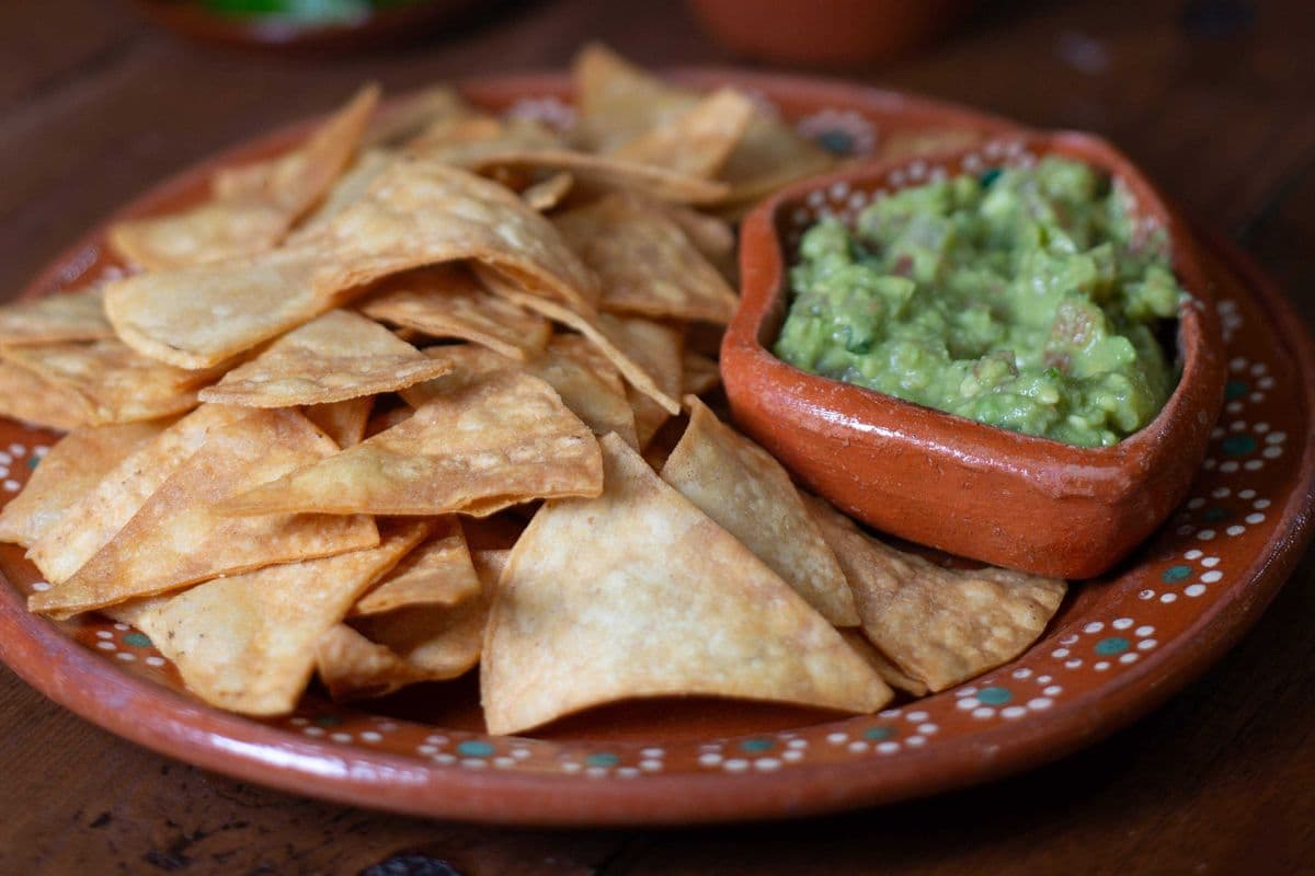 Guac y Totopos