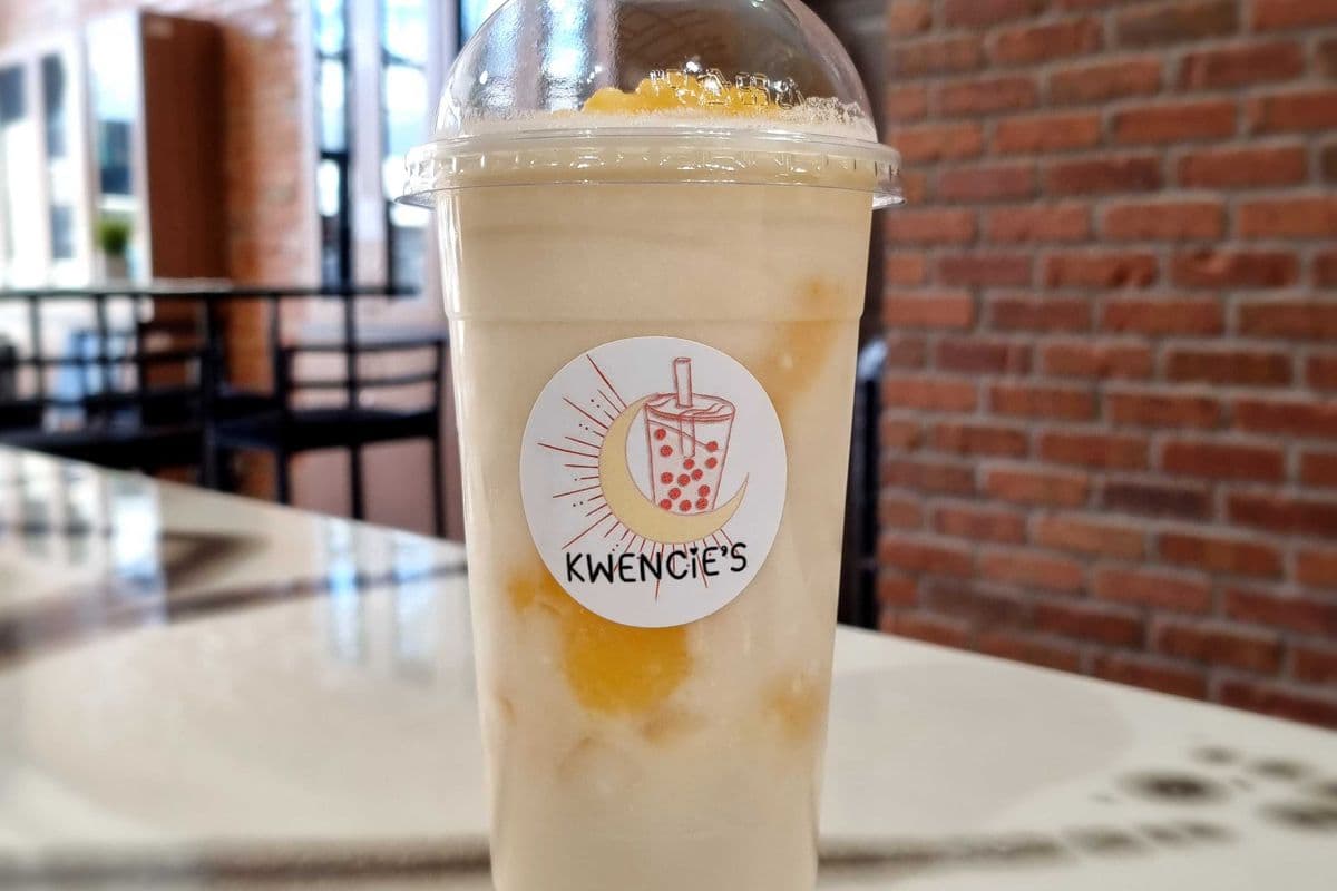 Mango Yakult (24 oz)