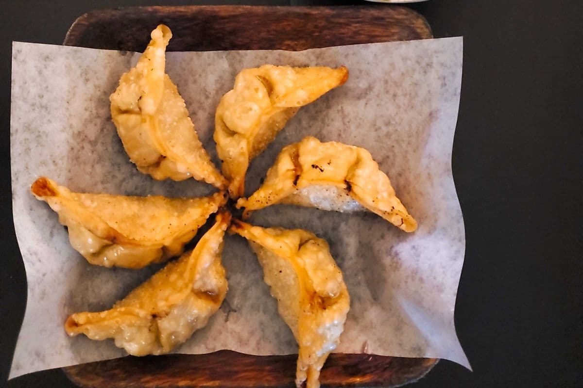 A2. Dumplings (6 Pcs)