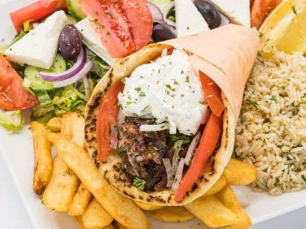 -- # 9 (PORC) Assiette de pita gyro porc / Pork Gyro Pita Dish