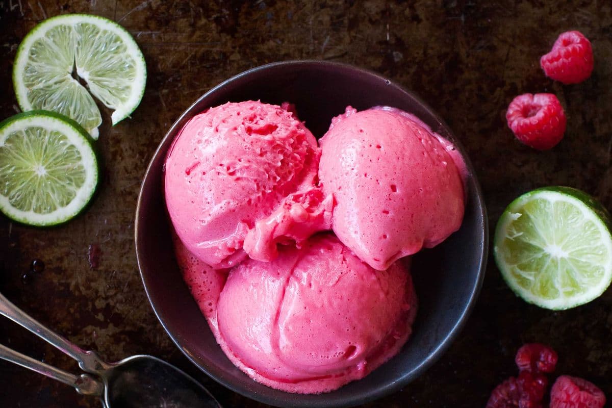 Raspberry lime (236ml) (200 Cal)