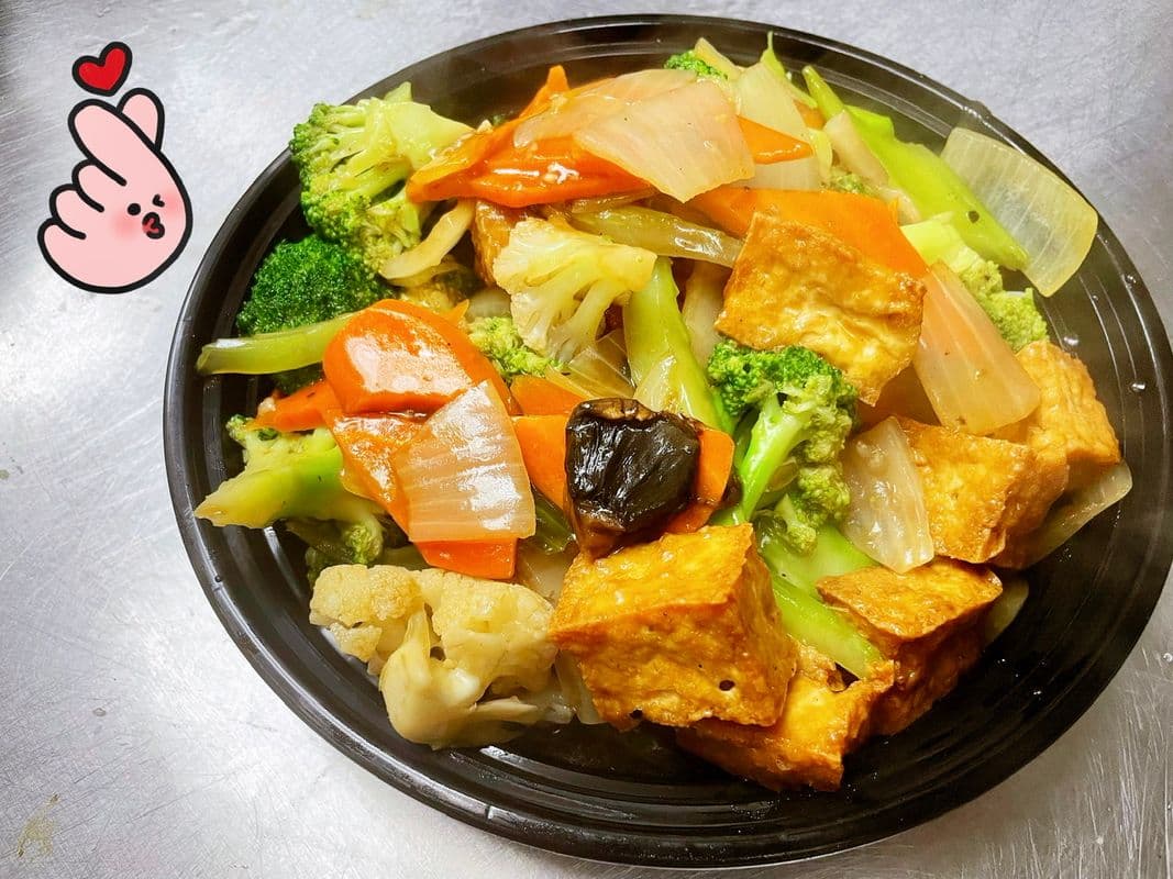 48. Stir-Fried Tofu with Mixed Vegetables豆腐杂菜