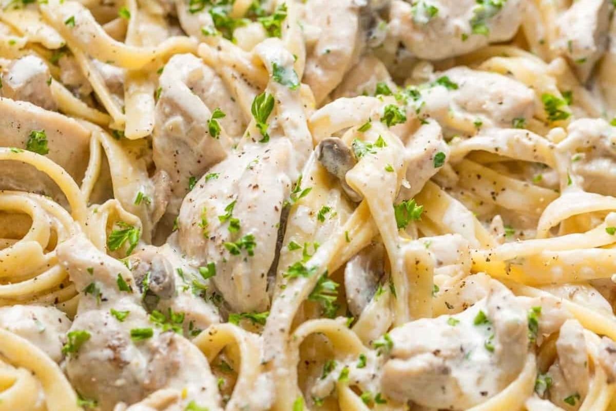 Fettuccine Alfredo (Chicken)