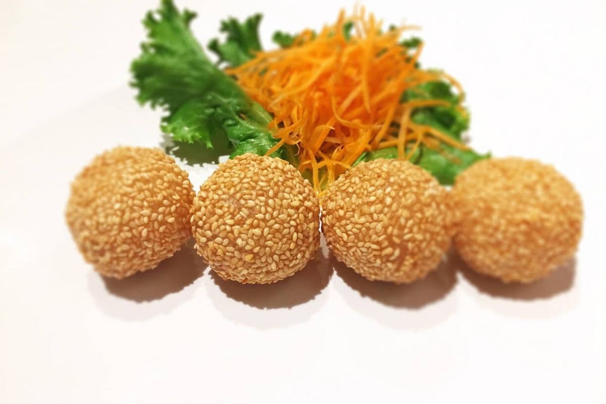 A18. Deep-Fried Sesame Balls (6 pcs)
