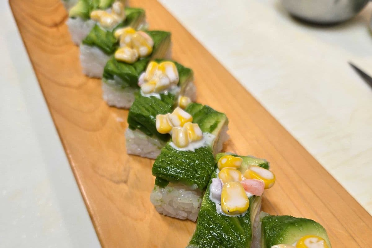Avocado oshizushi