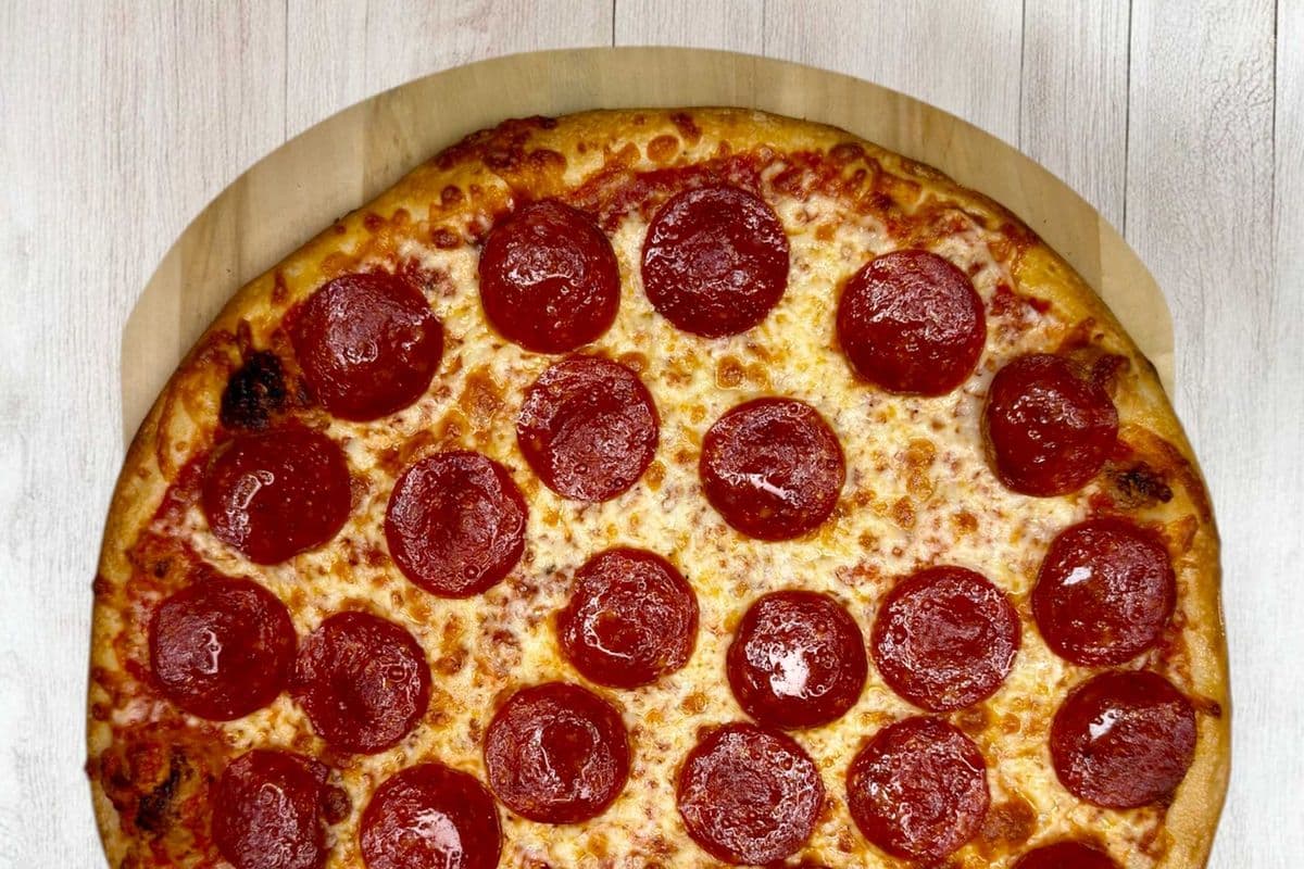 Large Pepperoni Pizza
