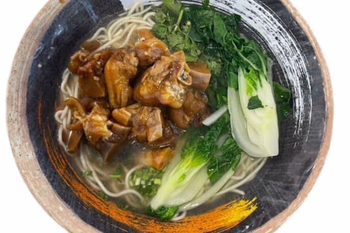 Braised Pork Trotter Pulled Noodle (猪蹄面)