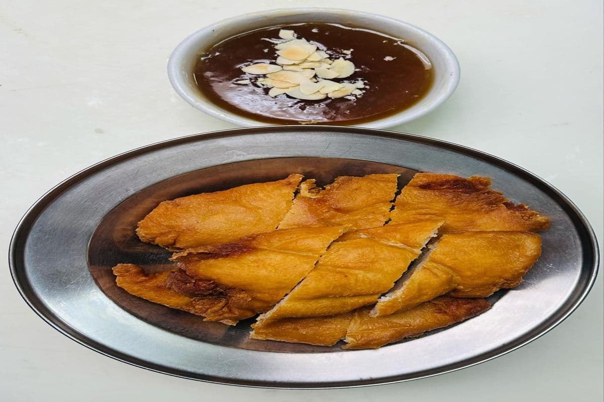 Chicken Soo Guy (3 pcs of chickens )with choice of almonds or mushroom sauce