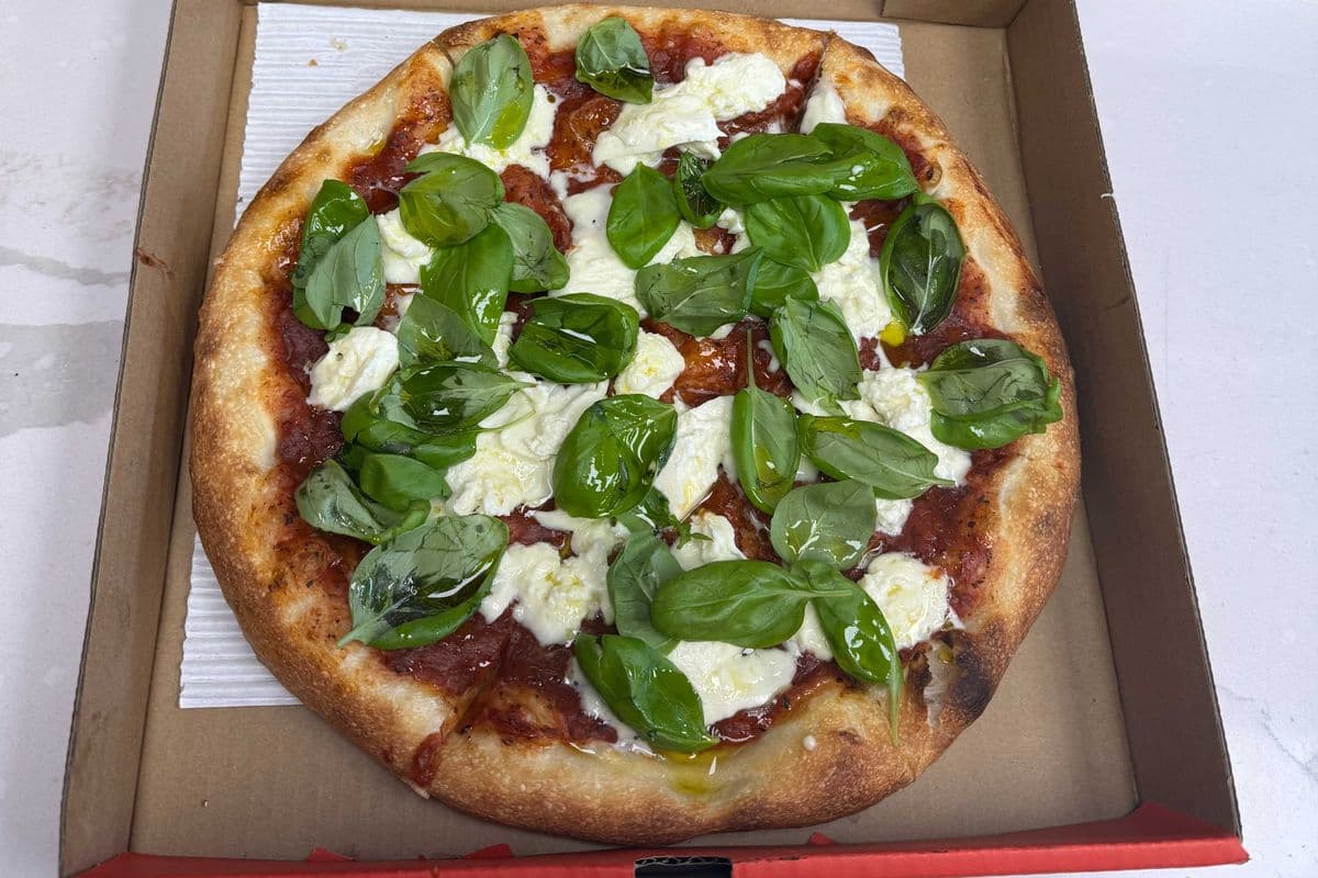 15" Large Margherita Pizza