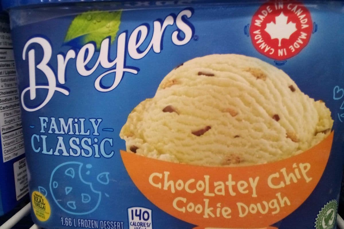 Breyers classic chocolate chip cookie dough 1.66 L