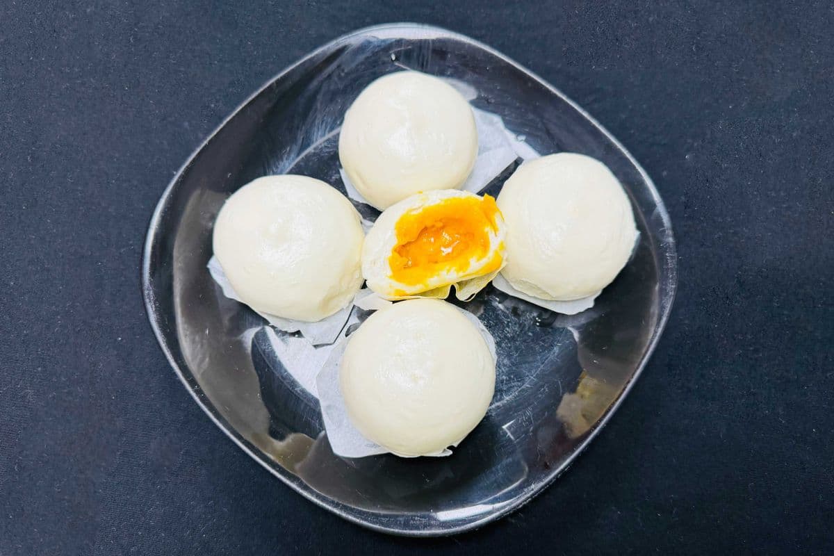 7b. Egg Yolk Phoenix Steamed Buns (4pcs) (Banh Bao Trung Muoi)