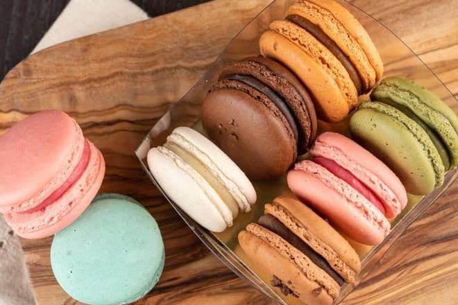 Box of Assorted Macarons (6pcs)