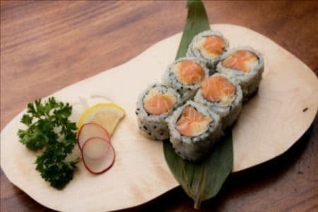 Spicy Salmon Roll Roll (4 pcs) *601*