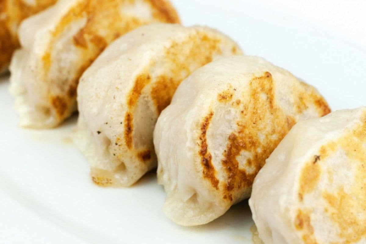 D12. Pan Fried Chicken Dumplings (5pc) 鸡肉锅贴