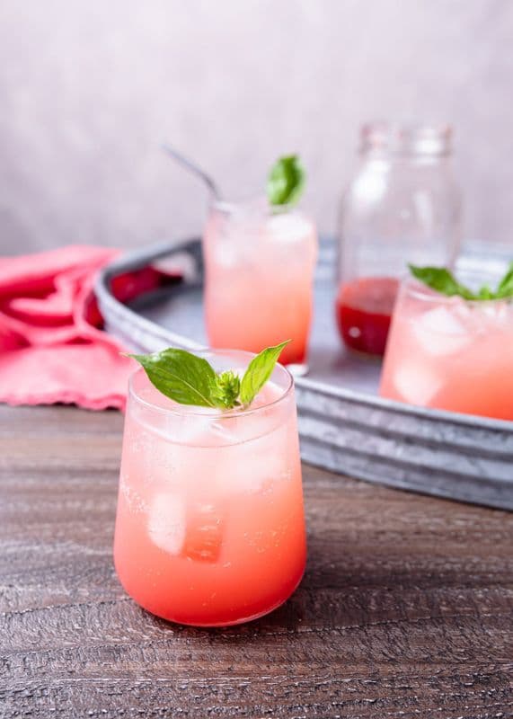 Strawberry Soda 草莓气泡饮