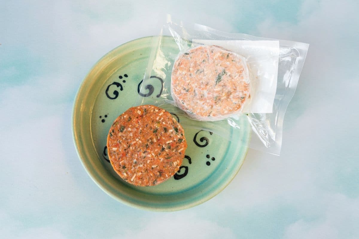 7 Seas Wild Sockeye Salmon Burger (4 oz) (Asiago Basil)