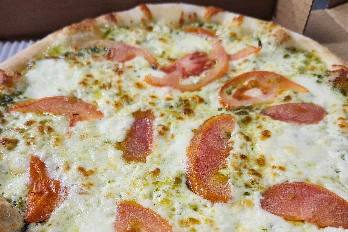 17. 16" Extra Large Caprese Pizza