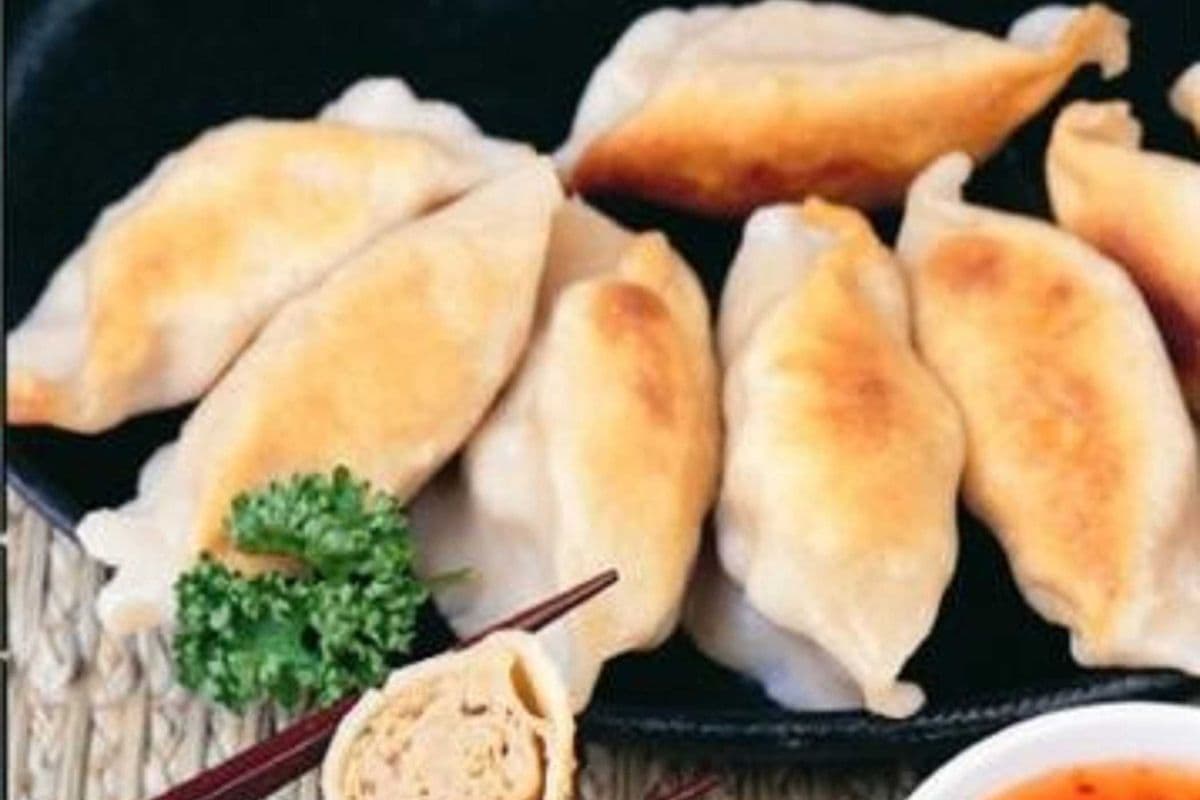 D21. Pan-Fried Pork Dumplings (8 pcs)