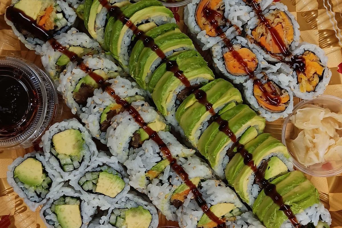 T3. Vegetarian Roll Tray (30 pcs)