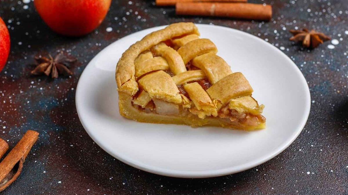 Apple Crisp Meltaway Cake