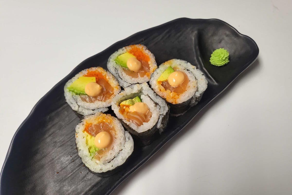 R16. Happy Mouth Roll (5 pcs)