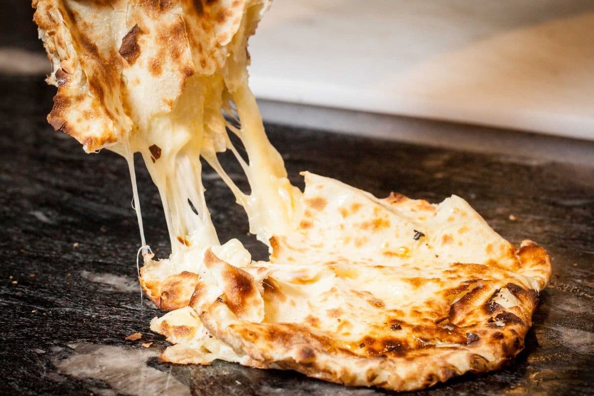 Mozzarella Cheese Naan (1 pc)