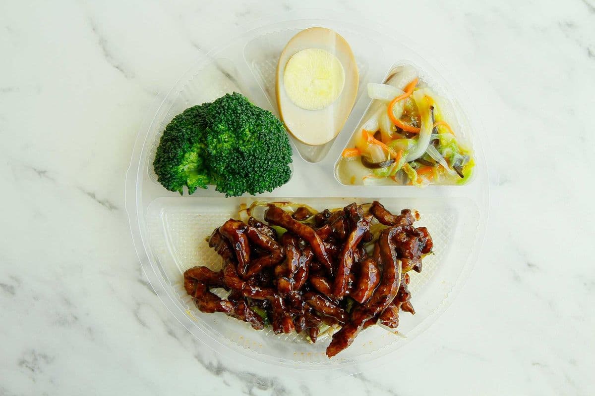 Shredded Pork with Hoi Sin Sauce Bento Box 京醬肉絲便當